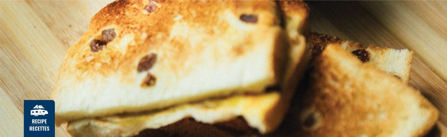 Sandwichs aux raisins secs aux pommes et au cheddar